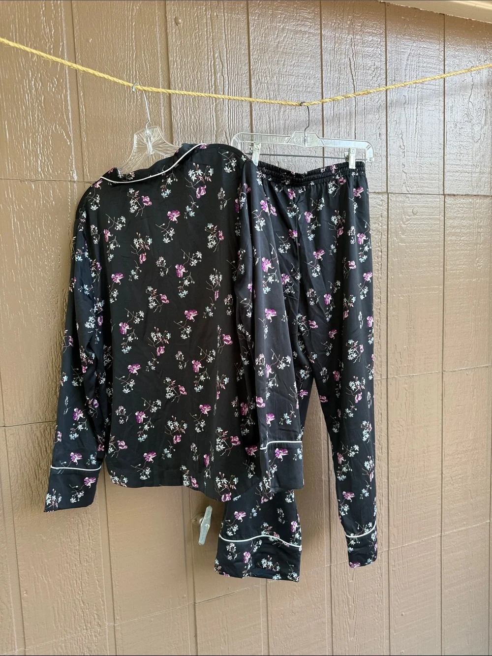 Gap Women’s Black Floral Pajama Set